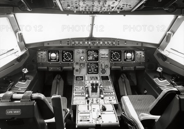 Cockpit of an Airbus A320, 1987