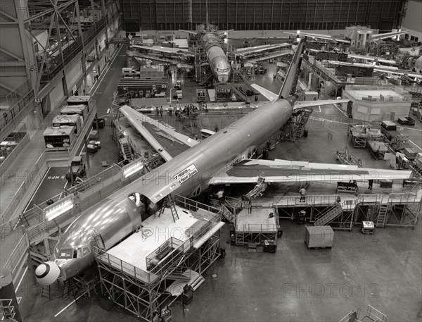 Assembly line of a Boeing 757-300 in 1985