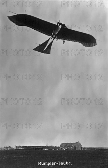 L'avion monoplan "Rumpler Taube", 1912