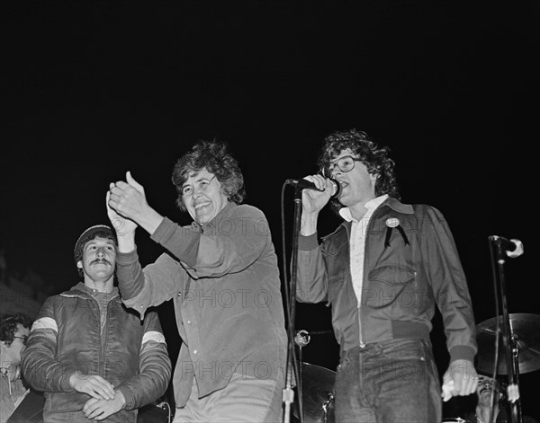 Sally Gerhart et Cleve Jones lors d'une fête organisée en mémoire de Harvey Milk, mai 1979