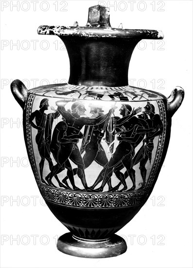 Vase depicting a fight scene