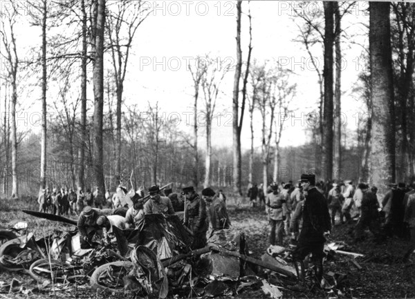 France. Forêt de Compiègne. Avion allemand abattu