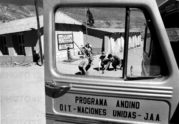 1960-1970, international collaboration for the development of Chile. Building of a school in Socorama, district of Arica