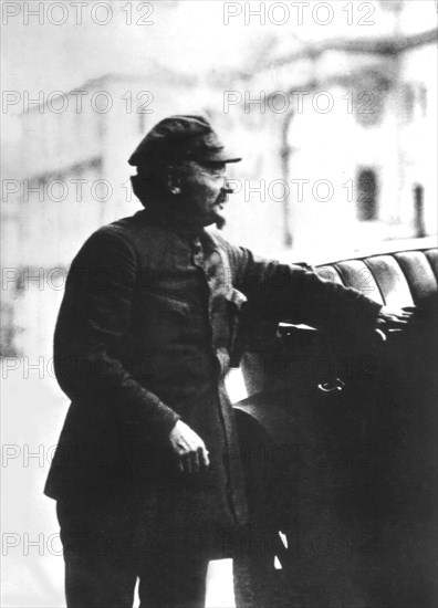 Léon Trotsky during the Brestlivosk negotiations