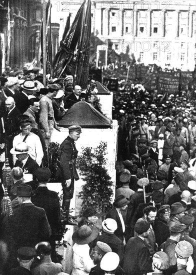 Lenin's meeting, on Uritzky Square in Petrograd.