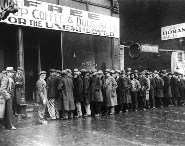 Vue générale de la soupe populaire ouverte par le gangster Al Capone