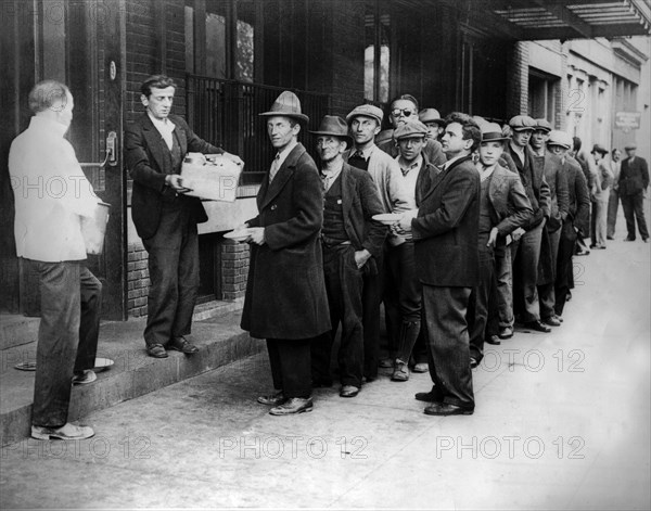 Queue devant les soupes populaires