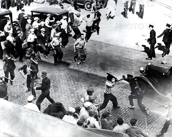 Confrontation between police and strikers in Minneapolis