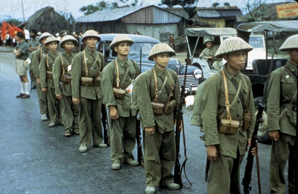 Haiphong. Communist troops waiting for the French troops to depart (1954-1955)