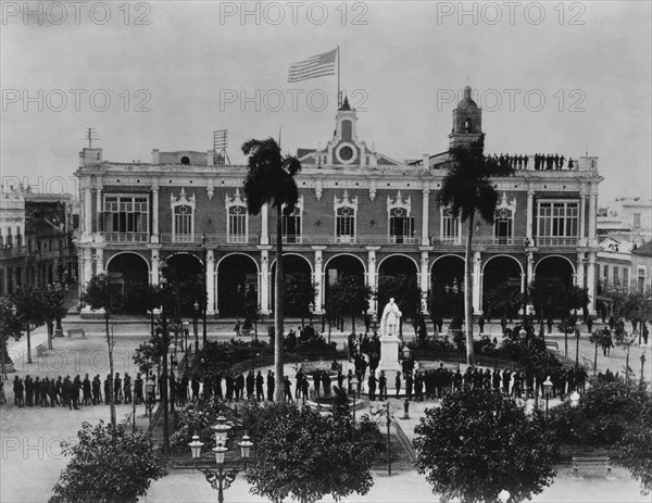 La Havane, le drapeau américain sur le palais du gouverneur