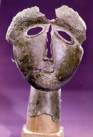 Masque gaulois (tête de bronze)