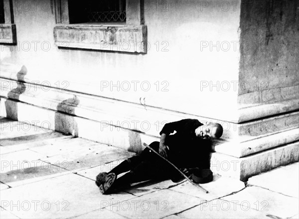 People dying of starvation in the streets of Athens