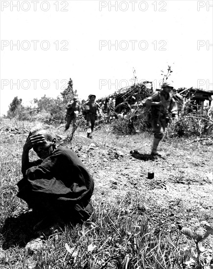 Marines américains à Naha (Okinawa), 1945