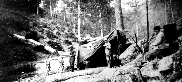 Les combats de l'Argonne : Poste de secours dans le bois de la Grurie