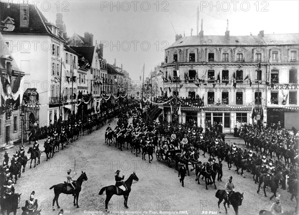 Celebration in the honour of the Tsar Nicholas II entering Compiègne