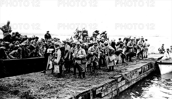 Landing of French troops in Saloniki