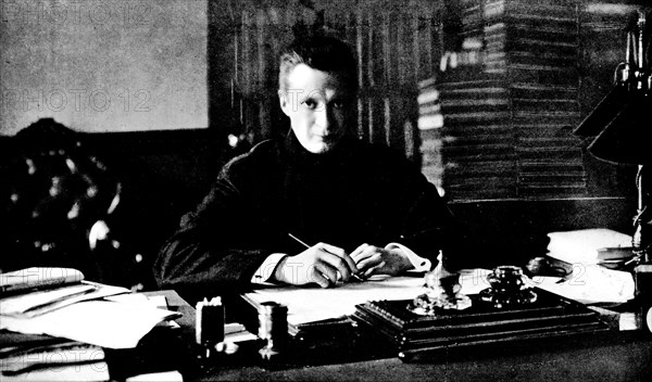 Kerensky à son bureau de travail