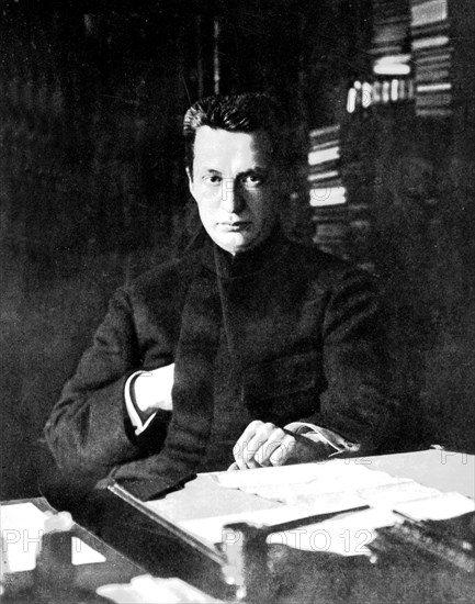 Kerensky à son bureau de travail