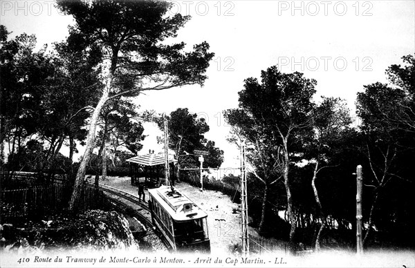 Carte postale. Côte d'Azur. Route du tramway de Monte-Carlo à Menton.Arrêt au Cap Martin