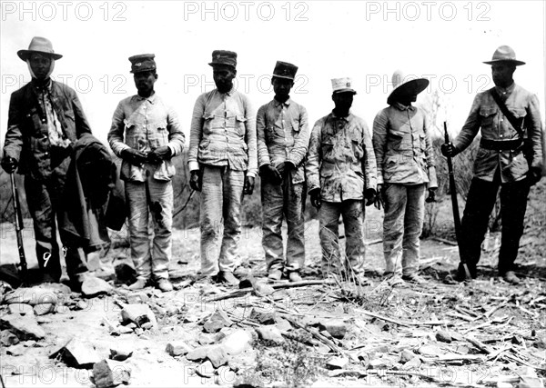 Mexican revolution. Captive federal soldiers in the Orozco camp