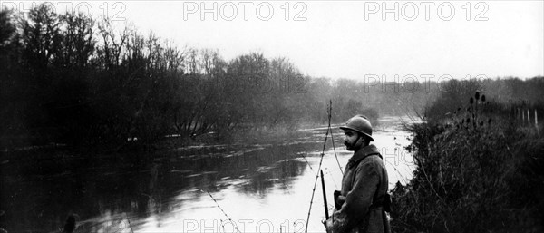 Sentry on the verge of the Oise