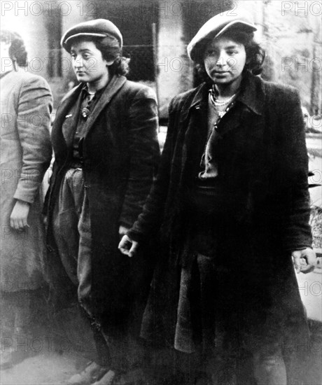 Warsaw ghetto: Resistant women arrested by Germans officers
