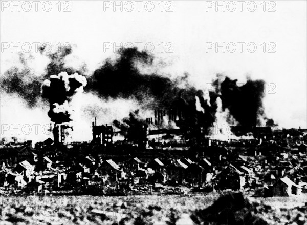 Stalingrad, vue de la ville en flamme (1942)