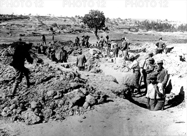 French soldiers digging trenches in Gallipoli