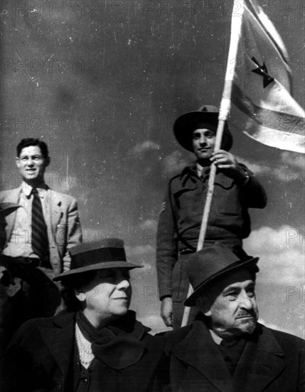 Weizmann et sa femme pendant un voyage en bateau sur le lac Kinnereth