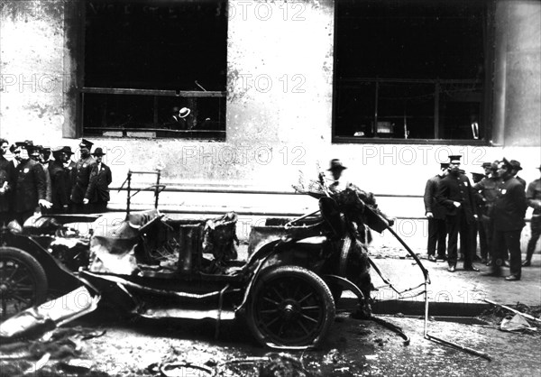 New York. Anarchist attack in Wall Street. Bomb explosion in front ot Morgan Bank
