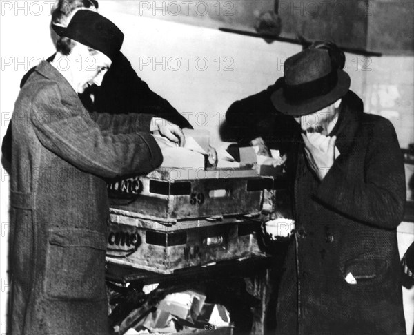 Free distribution of coffee, in the Bowery, New York