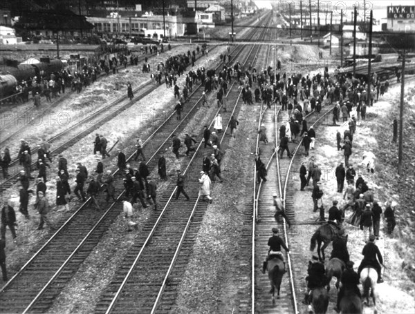 Truck drivers' strike in Seattle, Washington state. The police is dispersing the strikers.