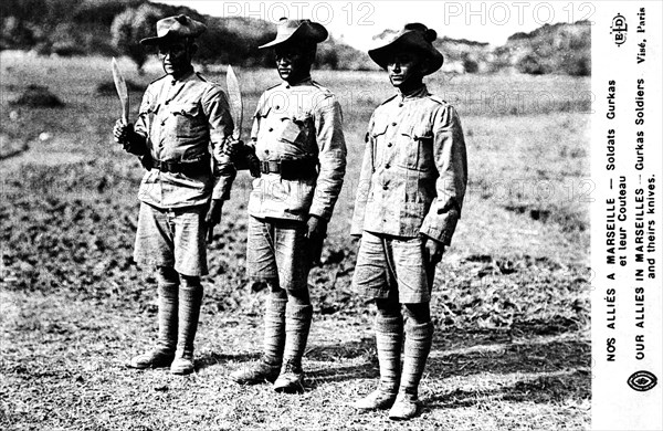 Nos alliés à Marseille. Soldats Gurkhas et leur couteau