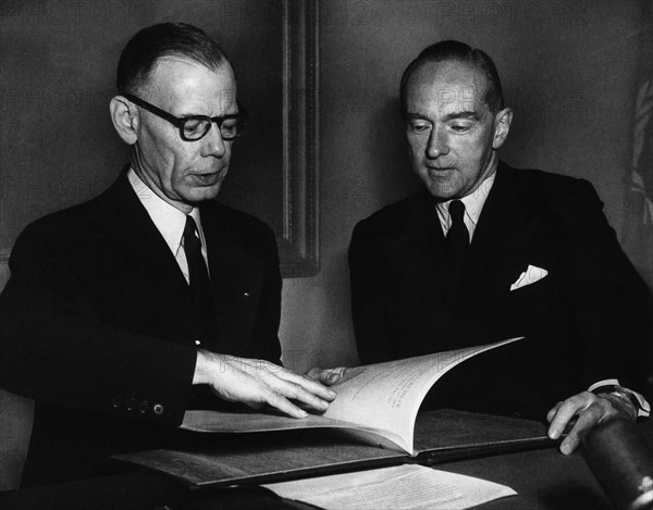 Dr J.H. van Roijen ratifying the treaty for the European defense