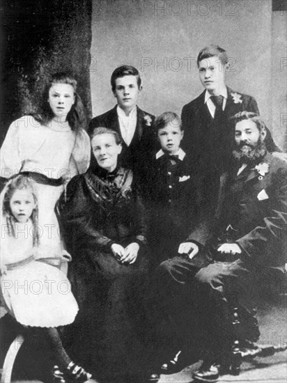 D.H. Lawrence's family (1885-1930) (father, mother, brothers and sisters)