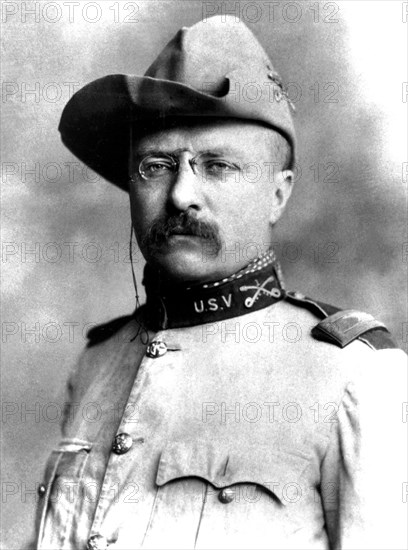 Portrait du président américain Théodore Roosevelt (1858-1919), en uniforme de colonel