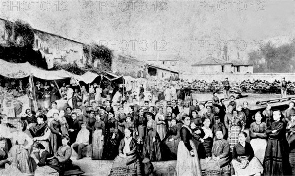 Versailles. Prison des femmes de la Commune. La 2ème à droite est Louise Michel.