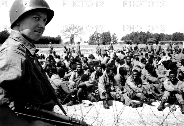 Belgian paratroopers standing guard over mutinous soldiers