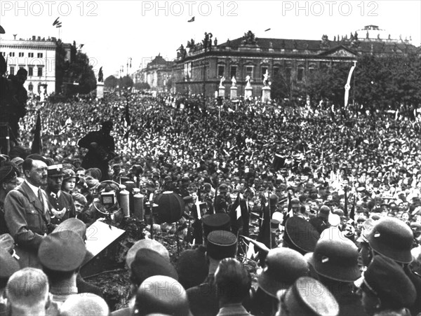 Hitler delivering a speech at Hustgarden