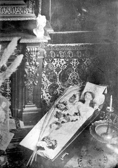 Sarah Bernhardt in her coffin