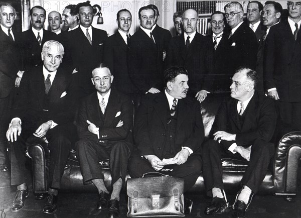 Meeting between Herriot and Roosevelt. On the left, A. de Laboulaye and Cordell Hull
