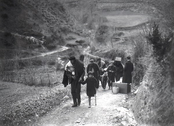 After the capture of Barcelona, Spanish refugees arriving in France (1939)