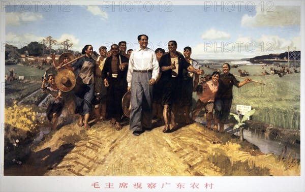 Mao Zedong with the farmers from Kouangtong, time of the foundation of the popular communes