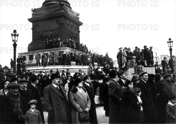 Manifestation du Front Populaire à Paris en février 1936