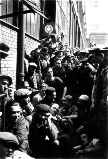 During the strike, workers listening to music in the factories, 1936