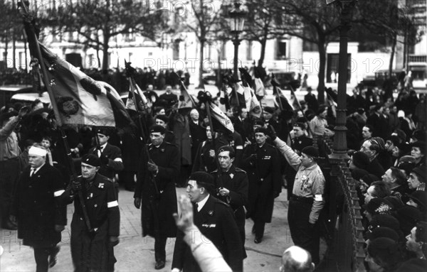 Parade of the groups 'Solidarité française', 'Jeunesses patriotes', 'Croix de feu', 'Camelots du roi'
