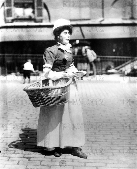 Photograph by Eugène Atget. Dairy products pedlar, 1898