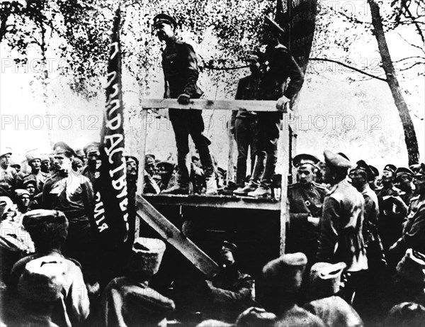 Meeting de soldats sur le front