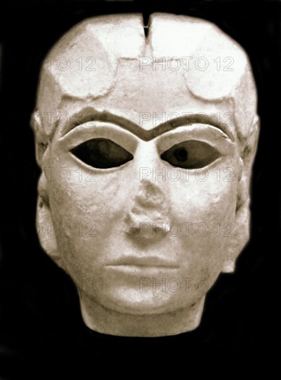 Woman's head from Uruk