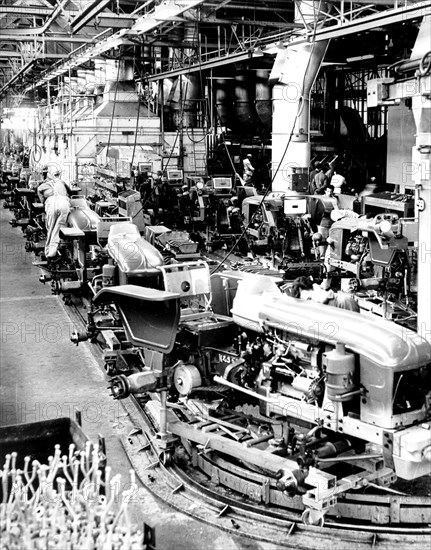 Usine Renault du Mans : ligne d'assemblage des tracteurs